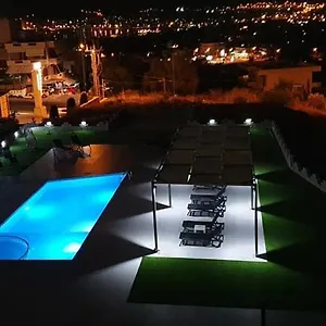 Nina Χανιά